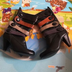 Button strap design pull on boots